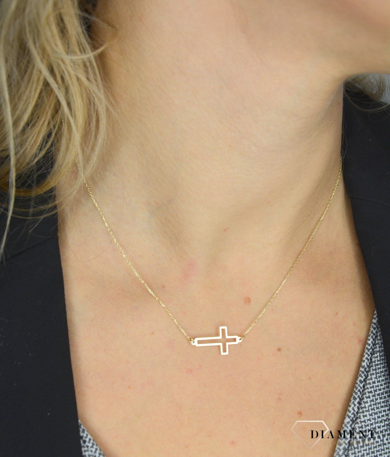 Złoty naszyjnik celebrytka 333 krzyżyk ✅ Złote Naszyjniki Damskie w Sklepie z Biżuterią zegarki-diament.pl ✅ Piękne i Eleganckie Naszyjniki dla Kobiet.jpg